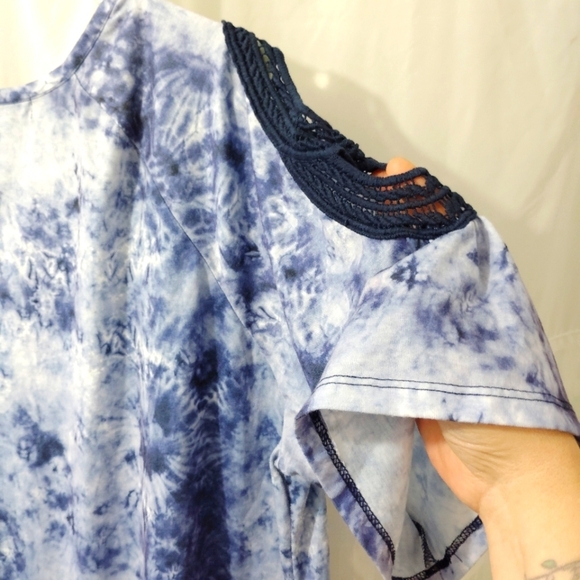 Absolutely Famous Top Tie Dye Crochet Sleeves V-neck Longer Length 1X Soft Comfy - Picture 10 of 14